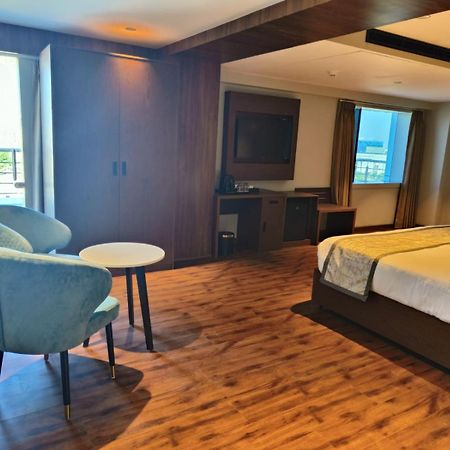 Ramee International Surat Hotel ภายนอก รูปภาพ