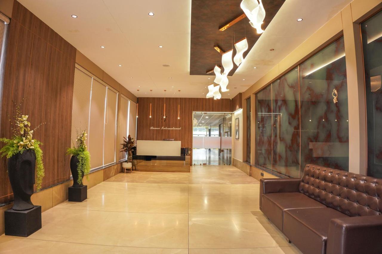 Ramee International Surat Hotel ภายนอก รูปภาพ