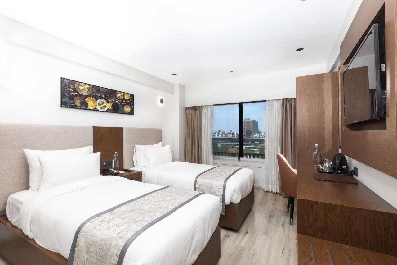 Ramee International Surat Hotel ภายนอก รูปภาพ