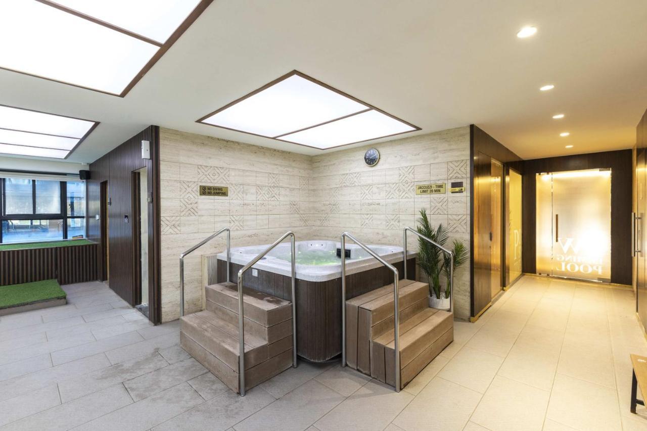 Ramee International Surat Hotel ภายนอก รูปภาพ