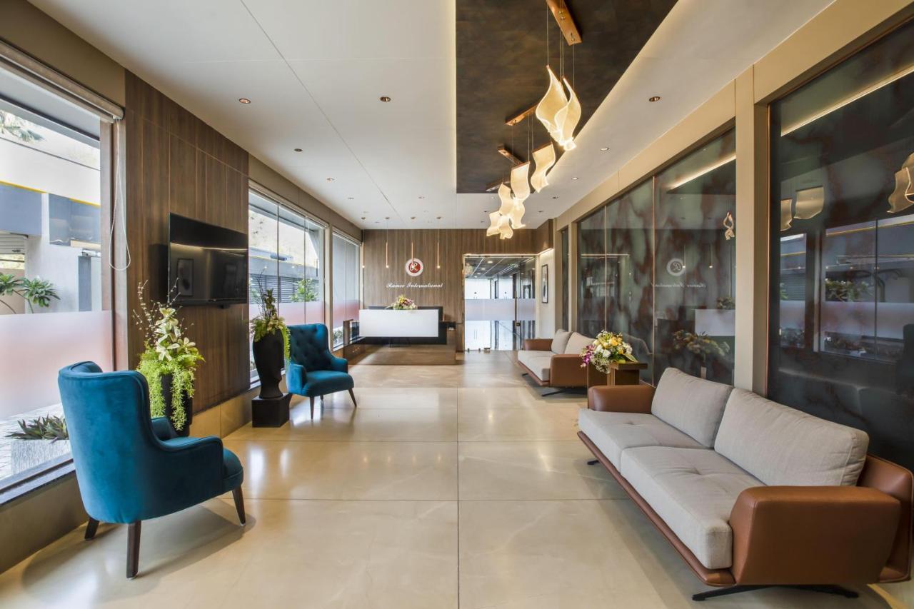 Ramee International Surat Hotel ภายนอก รูปภาพ