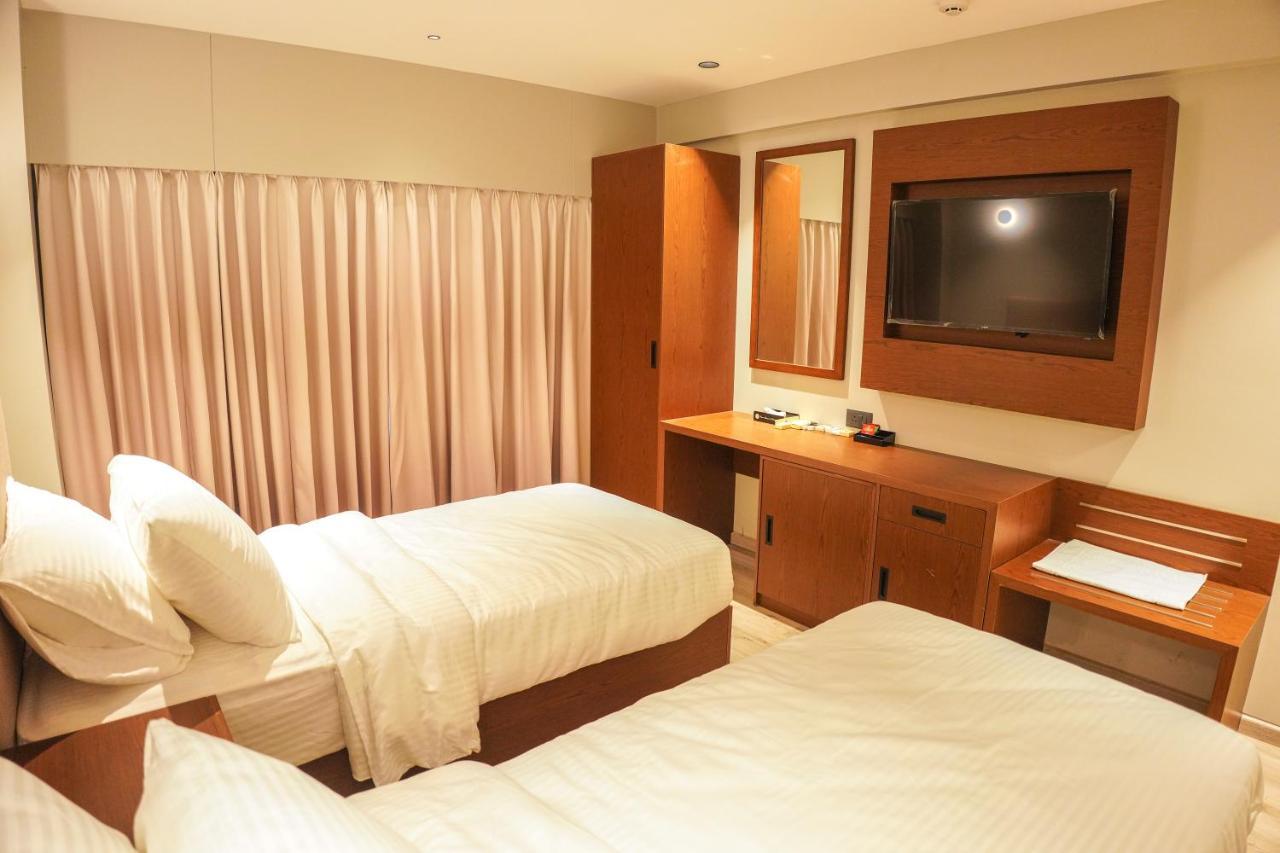 Ramee International Surat Hotel ภายนอก รูปภาพ