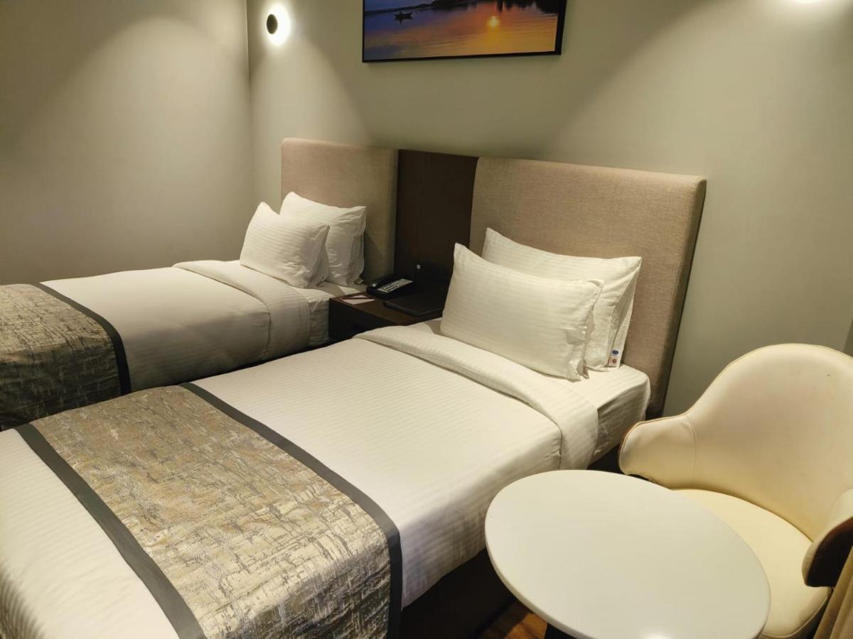 Ramee International Surat Hotel ภายนอก รูปภาพ