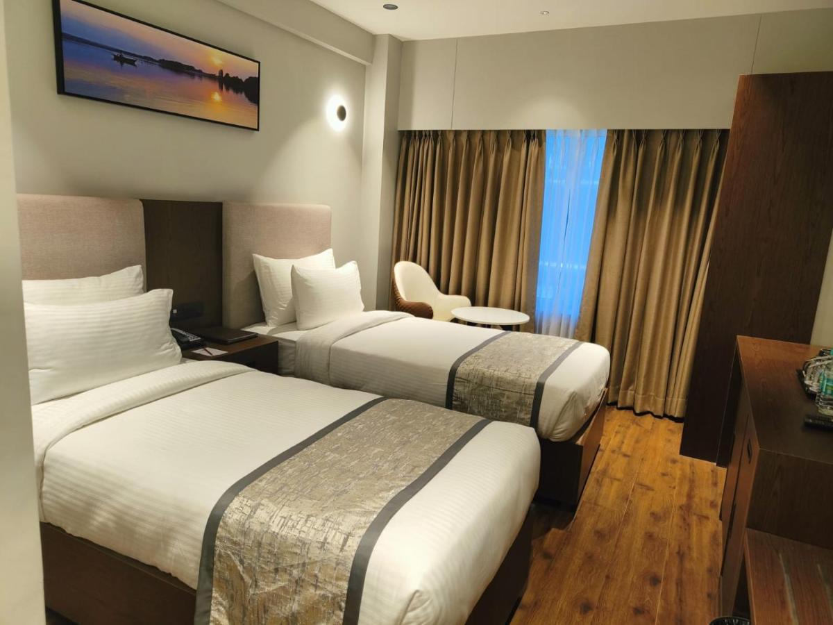 Ramee International Surat Hotel ภายนอก รูปภาพ