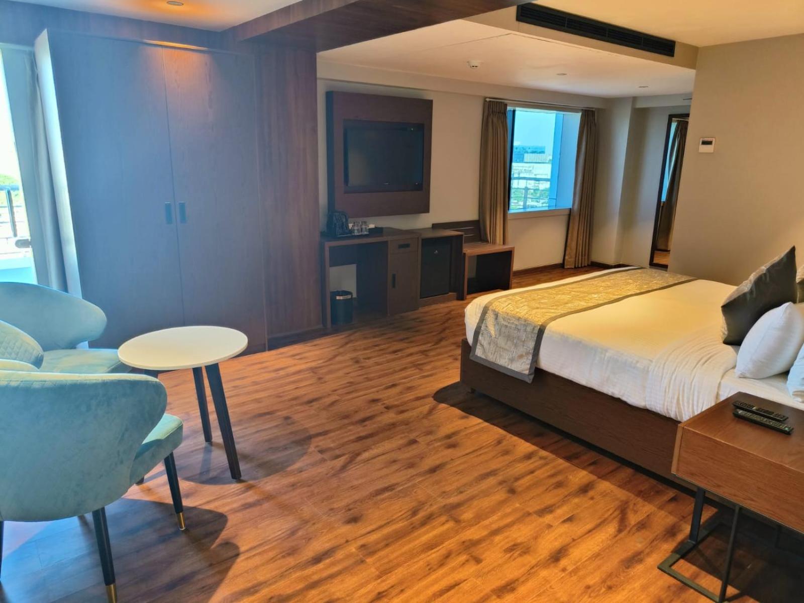 Ramee International Surat Hotel ภายนอก รูปภาพ