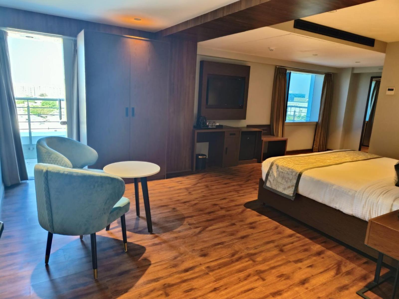 Ramee International Surat Hotel ภายนอก รูปภาพ