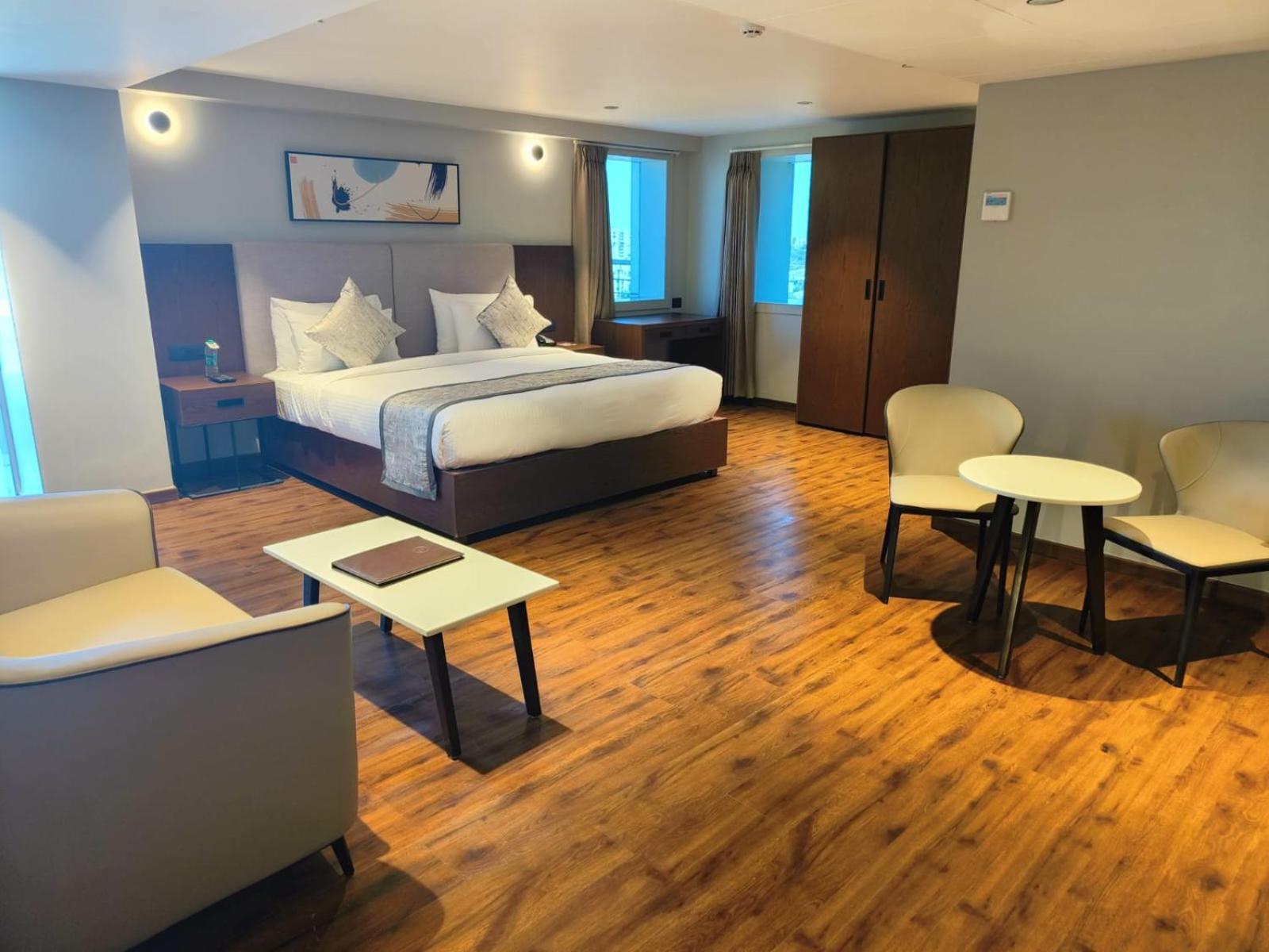 Ramee International Surat Hotel ภายนอก รูปภาพ