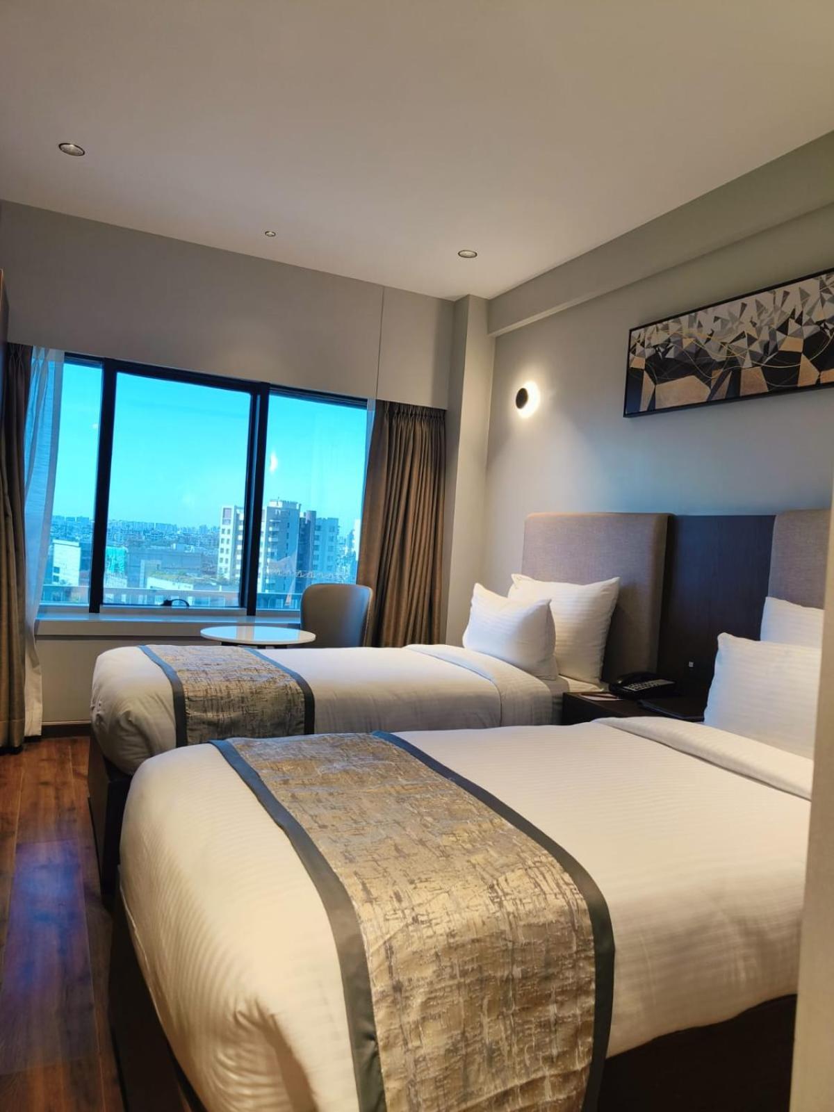 Ramee International Surat Hotel ภายนอก รูปภาพ